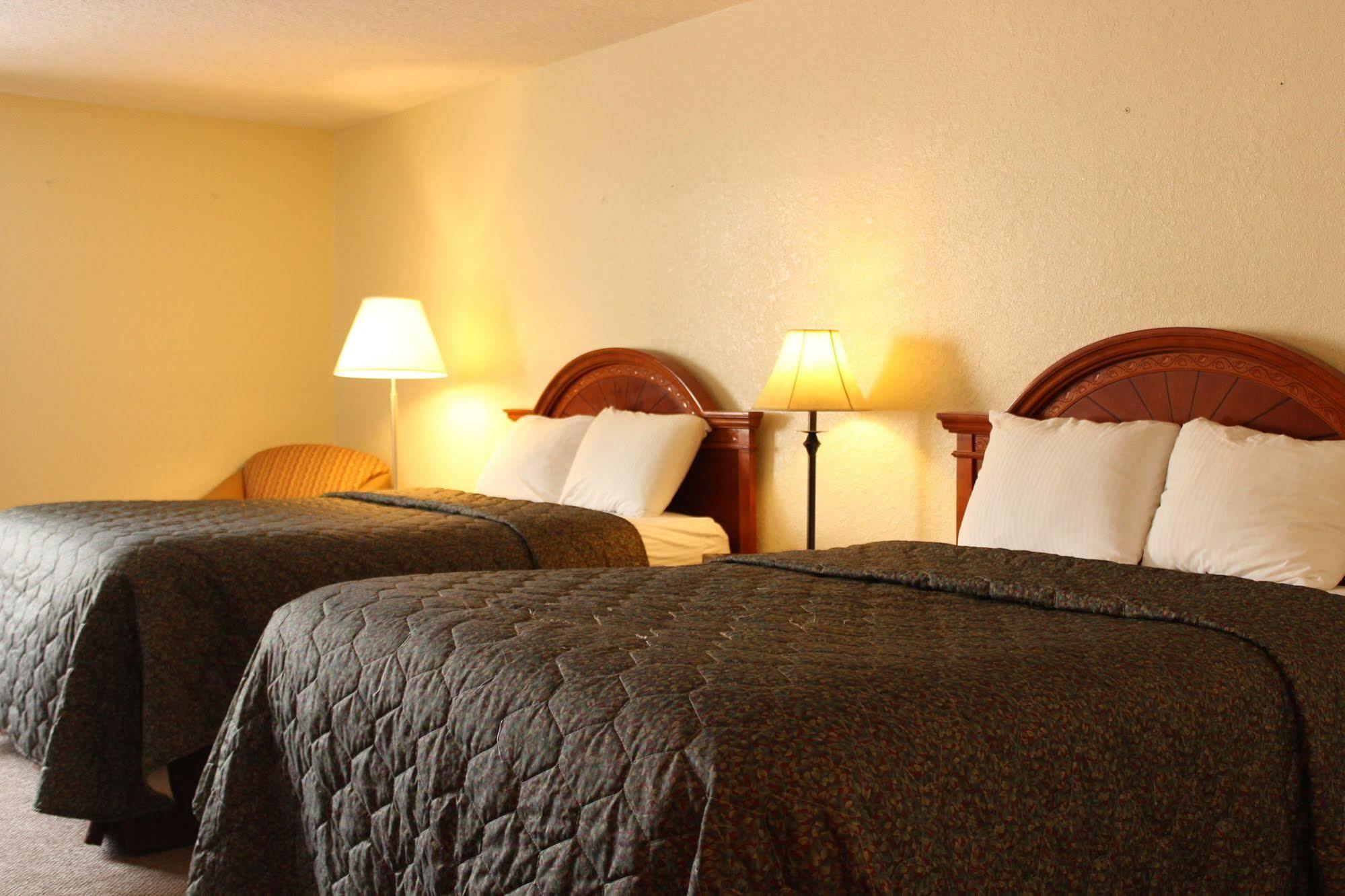Shawano Four Seasons Resort Esterno foto